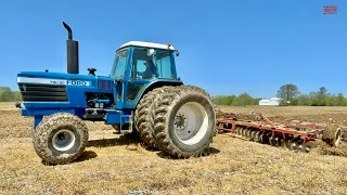 FORD TW30 Tractor Disking