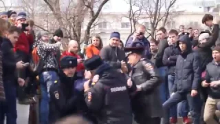 МАССОВАЯ ЗАДДЕРЖКА МОЛОДЕЖИ МИТИНГ 26 МАРТА ОН НАМ НЕ ДИМОН   ВЛАДИВОСТОК  ЗАДЕРЖАНИЯ в МОСКВЕ