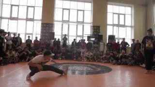 Slon VS Bunt @ Burn Battle School Tour Lviv 2012 Almighty B-boy Footwork Round