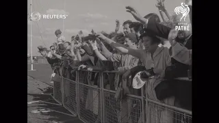 UK: THE QUEEN RETURNS: (1955)