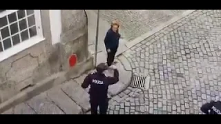 Agente PSP irritado manda idosa para casa, em Guimarães