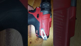 Шуруповерт  milwaukee m12 cpd