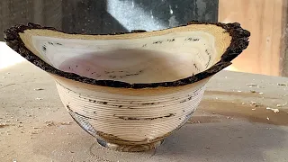 Richard Raffan - from log to bark-rimmed bowl. 4-Ways project #7.