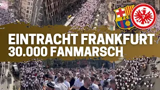 Fanmarsch der 30.000 Eintracht Frankfurt Fans durch Barcelona auf dem Weg ins Camp Nou Stadion