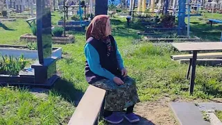 В Украине готовятся к гробкам.Заехали на кладбище