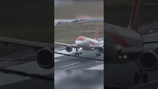 AMAZING Landing at MADEIRA Windy Airport on WET RUNWAY