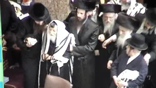 Bobover Rebbe R' Shloime zt"l with the Beirach Moisheh of Satmar zt"l, by a bris of their grandchild