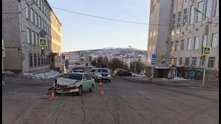 24-летняя магаданка на Форде спровоцировала ДТП в центре города, 17.02.2022