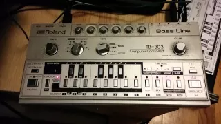 Roland TB-303 vs Cyclone  TT-303