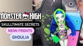 Monster High Skulltimate Secrets Neon Frights Ghoulia unboxing and review!