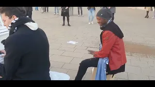 TOP Medley with Cajon Player on street in Vienna – Thomas Krüger