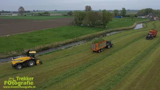 Loonbedrijf Oudwoude aan het eerste snede gras hakselen