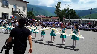 Прощай начальная школа,прощай моя первая учительница. Танец"Ромашковое поле".Выпускники 2018.💐