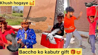 Pakda kabutar de diya 😳 ( Pigeon gifted to small kids 👦)