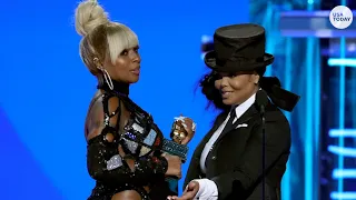 Janet Jackson honors icon Mary J. Blige at 2022 Billboard Music Awards