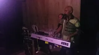 Nego loiro do forró e neguio dos teclado ao vivo no bar dó carangueijo(1)