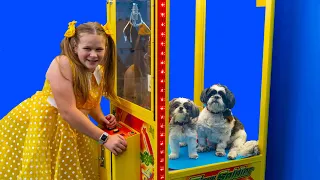 Assistant Stops Gabby From Holding Wiggles & Waggles in a Claw Machine