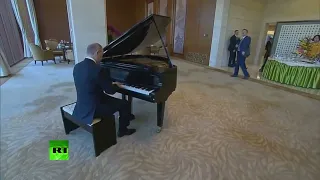 Putin plays the Ukrainian Anthem on his Piano