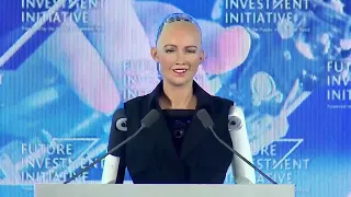 Robotul Sophia primeste cetatenia saudita titrat in limba romana FULL HD   YouTube