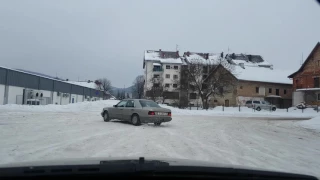 Mercedes Benz W124 300E snow drift action