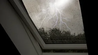 Regen am Dachfenster (Ohne Wiederholung) Regengeräusche zum Einschlafen