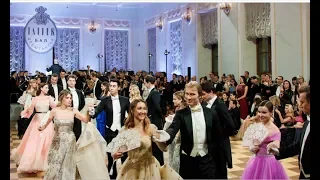 Целлюлит и пышнотелые барышни: вся Россия обсуждает внешность дебютанток бала Tatler