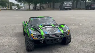 New Traxxas BL-2S Slash 4x4 Rips Up The Track!