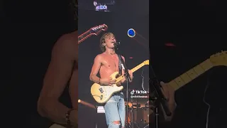 Sex on Fire by Kings of Leon cover by @TheDriverEra (Ross Lynch shirtless)