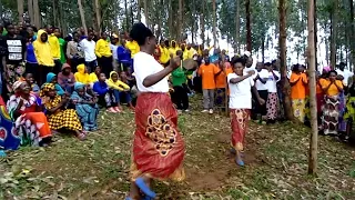 Habyina ikibindi naho ikinimba nukubeshya