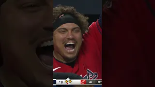 What's better than getting your first big league hit? Your brother cheering you on from the dugout!🥹