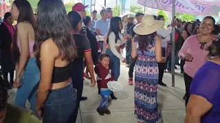 ASI SE BAILA EN SANTO DOMINGO YODOHINO CON LA BANDA NK