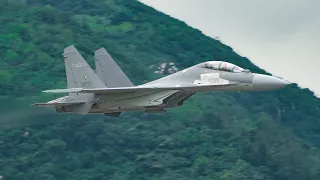 2022 China AirShow PLAAFJ-16 這就是最好的側衛-殲16 超低空通場倒飛打彈精彩紛呈