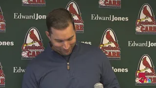 Adam Wainwright lets Yadier Molina facetime cameo his interview