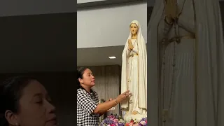 Valenzuela City Hall employees welcomed the National Pilgrim Image of Our Lady of Fatima on May 3 🙏