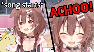 Korone's Perfectly Timed Sneeze Right When She's About to Start Singing [Hololive]