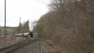BR 58 schleppt einen Güterzug