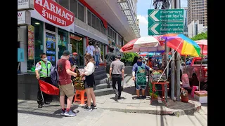 [4K] "Soi Langsuan" street food destination on lunchtime in Bangkok