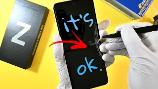 It's OK to replace the screen protector on Galaxy Z Flip!