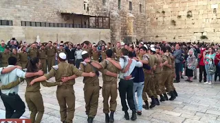 Welcoming the Sabbath at Western Wall