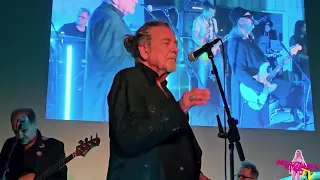 Robert Plant sings Stairway To Heaven for the first time in 16 years