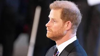 In Tränen aufgelöst Prinz Harry soll von Charles' Ankündigung zutiefst verletzt sein!