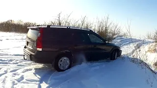 Volvo XC70 2.5t AWD snow