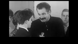 Georges Brassens dans une séquence de "L' écran des jeunes" le 1er décembre 1961 sur  Radio-Canada
