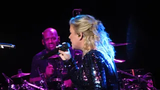 Kelly Clarkson - Because Of You (Vegas 5-24-2019)