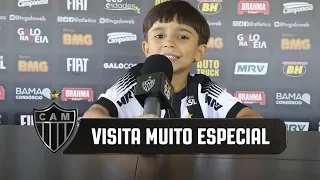 Não é só futebol: Cidade do Galo recebe visita de torcedor muito especial