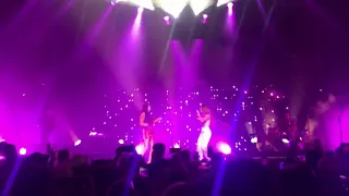 Kacey Musgraves & Maggie Rogers “I Wanna Dance With Somebody” LIVE @ Bridgestone Arena