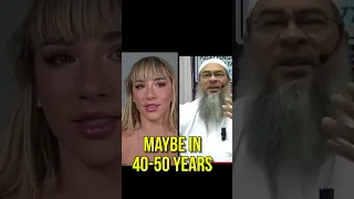 Assim Alhakeem shown to Mikhaila Peterson