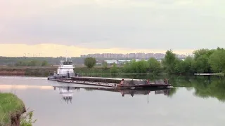 Буксир-толкач "Механик Савин" идёт вверх по Москва-реке!