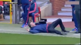 Louis van gaal dives vs Arsenal | Louis van gaal falls over