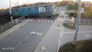 Skoki. Wypadek na przejeździe kolejowym